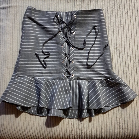 Sz Sml girls skirt - Picture 2 of 4